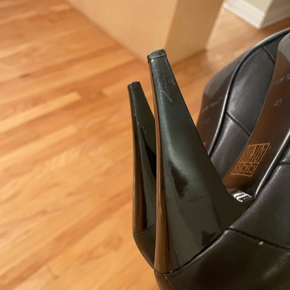 Black leather pumps , - Picture 8 of 10